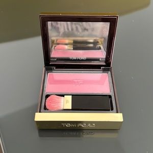 Tom Ford eye and cheek shadow in pink ombré
